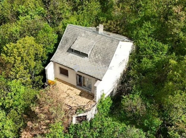 Eladó családi ház, Pécsett 89.9 M Ft, 5 szobás