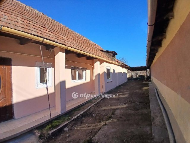 Eladó családi ház, Gyöngyösorosziban 9.8 M Ft, 3 szobás