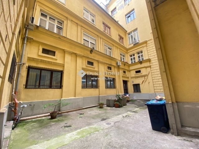 Eladó téglalakás, Budapesten, VI. kerületben 94.9 M Ft, 1 szobás