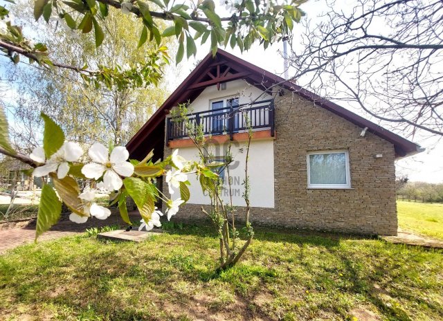 Eladó nyaraló, Balatonszárszón 159 M Ft, 4 szobás