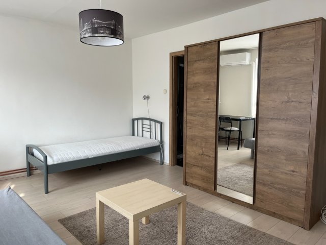 Kiadó téglalakás, albérlet, Pécsett 150 E Ft / hó, 1 szobás