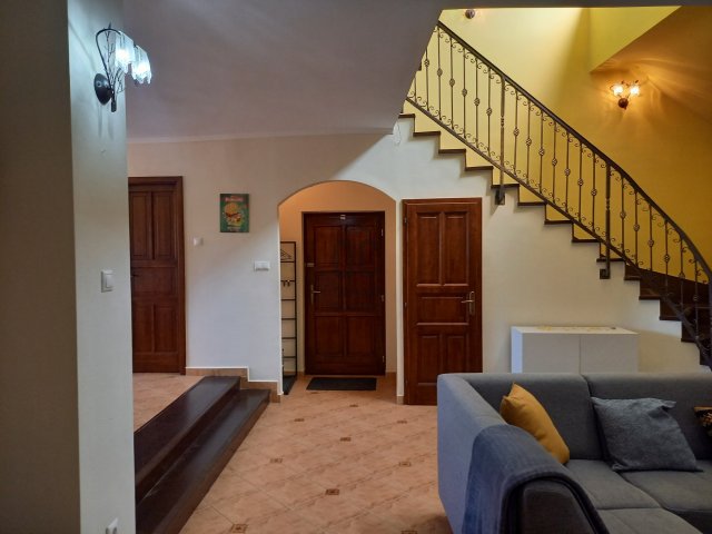 Kiadó téglalakás, albérlet, Pápán 180 E Ft / hó, 4 szobás