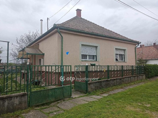 Eladó családi ház, Simontornyán 33 M Ft, 2+1 szobás