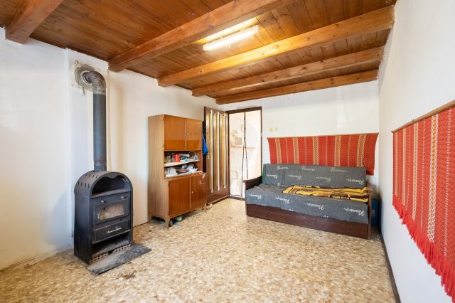 Eladó családi ház, Oroszlányban 14.5 M Ft, 1 szobás