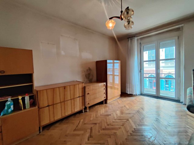 Eladó téglalakás, Esztergomban 39.9 M Ft, 2 szobás