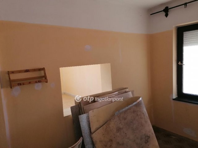 Eladó családi ház, Tótkomlóson 18 M Ft, 4 szobás