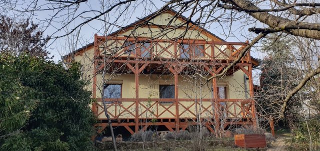 Eladó családi ház, Pécsett 250 M Ft, 5 szobás