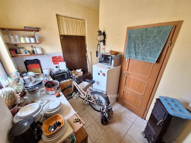 Eladó családi ház, Felsőlajoson 7.6 M Ft, 1 szobás