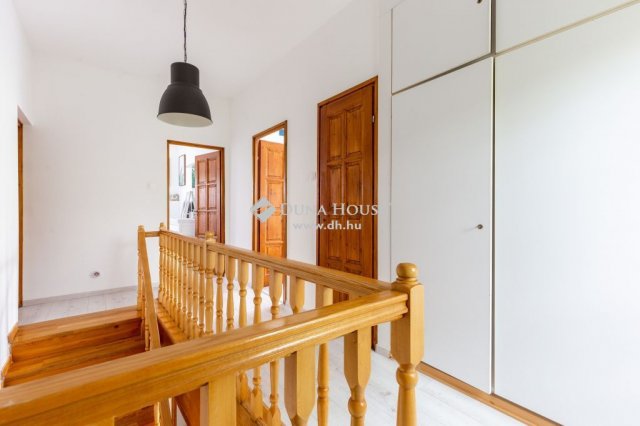Eladó családi ház, Szentendrén 179 M Ft, 6 szobás