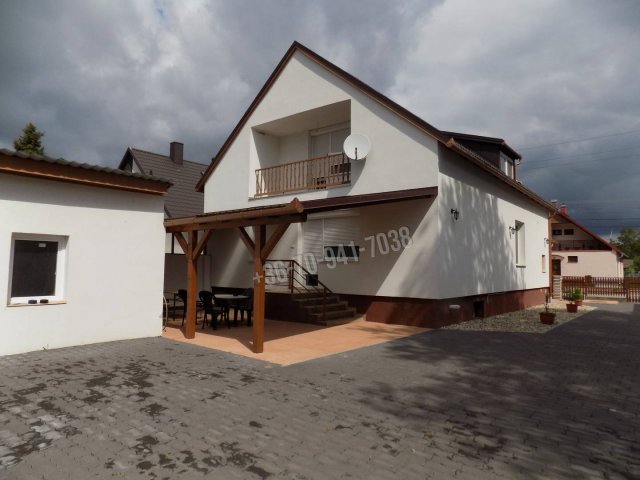 Eladó családi ház, Bábolnán 88 M Ft, 8 szobás