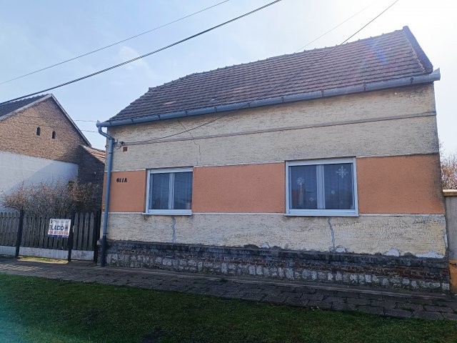 Eladó családi ház, Dombóváron 22.6 M Ft, 2 szobás