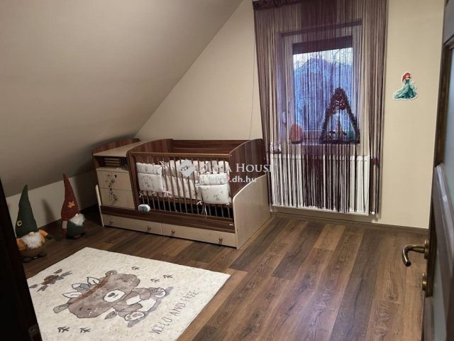 Eladó családi ház, Szarvason 135 M Ft, 8 szobás