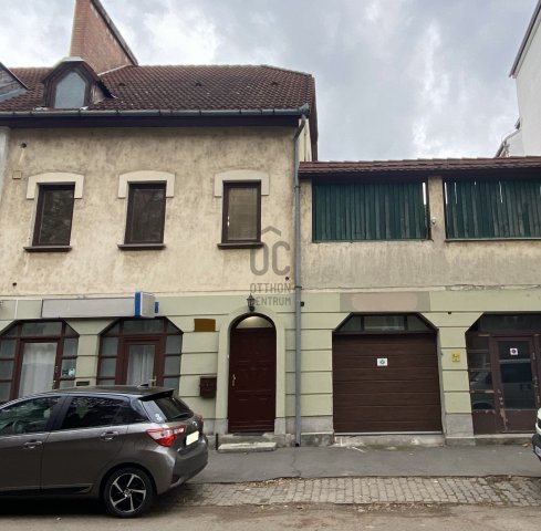 Eladó téglalakás, Kecskeméten 75 M Ft, 4 szobás