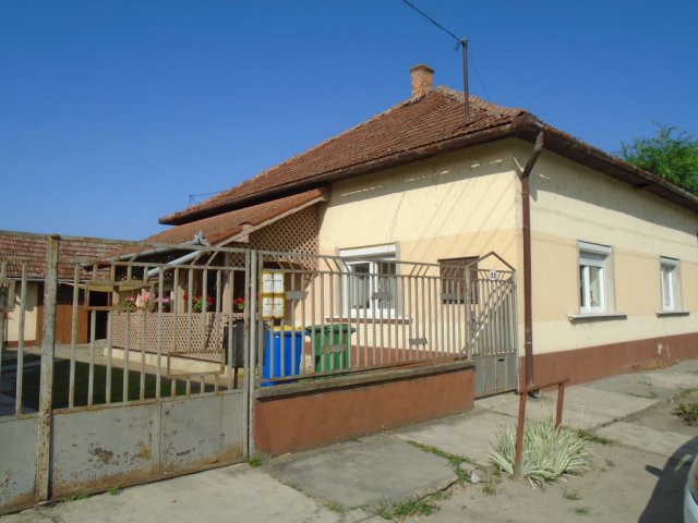 Eladó családi ház, Tiszakécskén 43.5 M Ft, 2 szobás