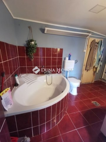 Eladó családi ház, Csemőn 31.5 M Ft, 4 szobás