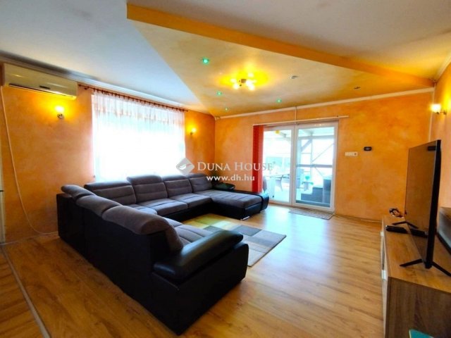 Eladó családi ház, Mohácson 84.5 M Ft, 4 szobás