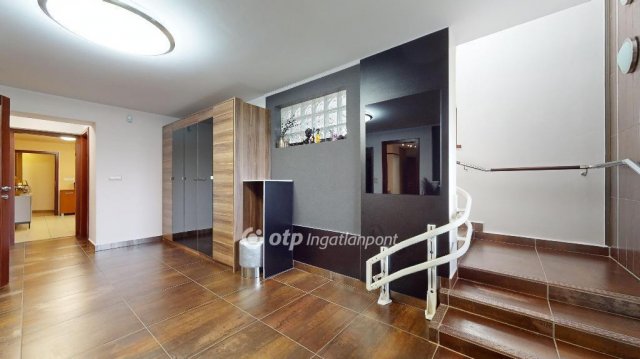 Eladó családi ház, Egerben 440 M Ft, 5 szobás