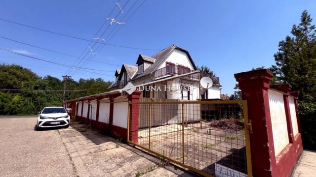 Eladó családi ház, Tiszafüreden 95 M Ft, 9 szobás