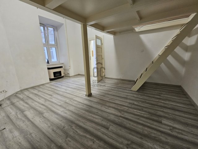 Eladó téglalakás, Budapesten, V. kerületben 65.9 M Ft, 1 szobás