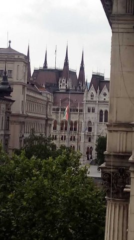 Eladó téglalakás, Budapesten, V. kerületben, Alkotmány utcában