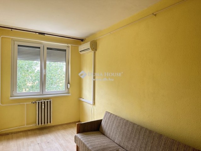 Eladó panellakás, Kecskeméten 35.7 M Ft, 2 szobás