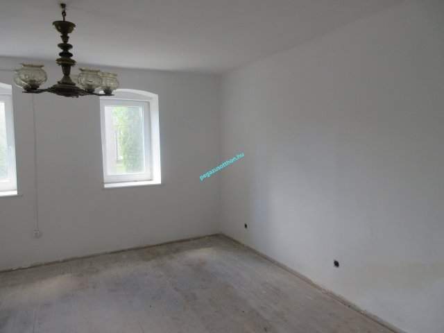 Eladó családi ház, Upponyon 17.9 M Ft, 3 szobás
