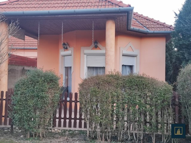 Eladó ikerház, Mosonmagyaróváron 69.9 M Ft, 4 szobás