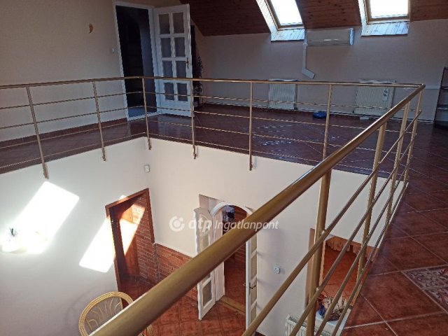 Eladó családi ház, Százhalombattán 114 M Ft, 6 szobás