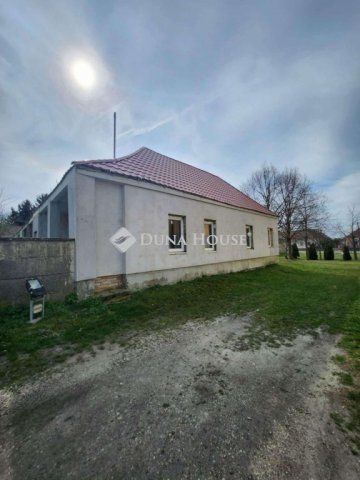 Eladó családi ház, Héderváron 32.9 M Ft, 6 szobás