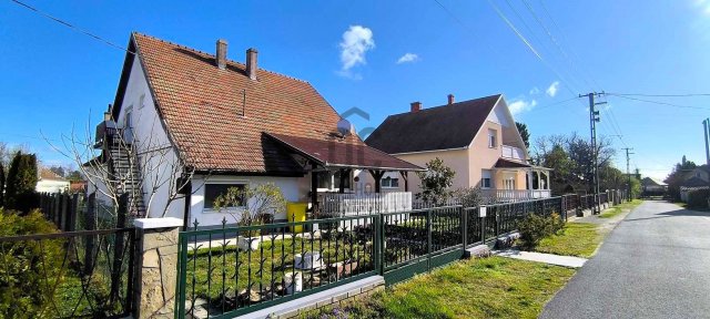 Eladó nyaraló, Balatonmáriafürdőn 79.8 M Ft, 7 szobás