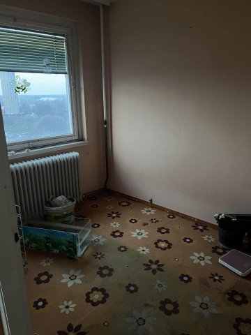 Eladó panellakás, Dunaújvárosban 18.3 M Ft, 2+1 szobás
