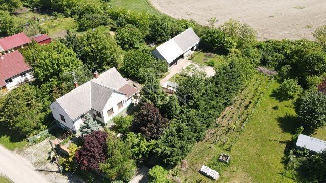 Eladó családi ház, Zámolyon 67.9 M Ft, 3 szobás