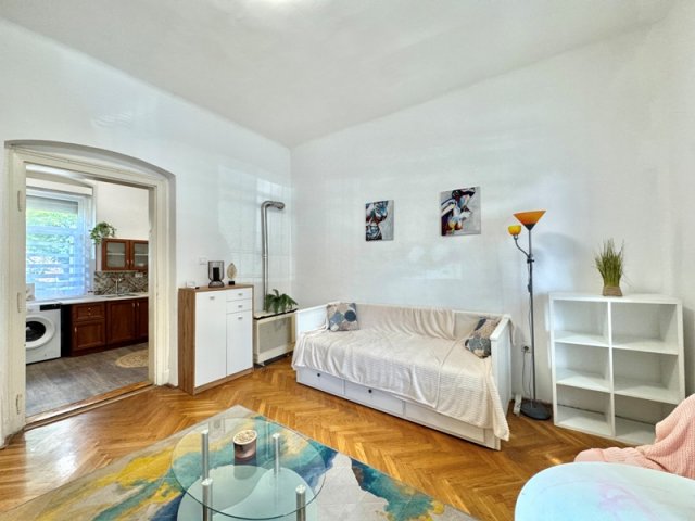 Kiadó téglalakás, albérlet, Pécsett 160 E Ft / hó, 1 szobás