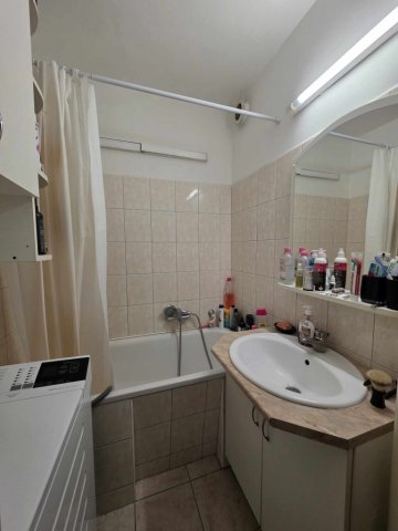 Eladó panellakás, Pécsett 49.99 M Ft, 3 szobás