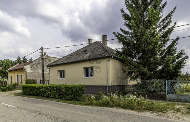 Eladó családi ház, Székesfehérvárott 69.9 M Ft, 3 szobás
