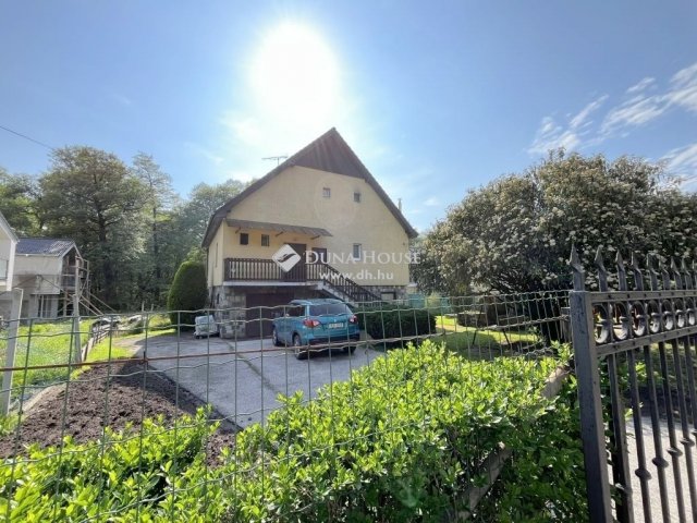 Eladó ikerház, Szentendrén 93.9 M Ft, 5 szobás