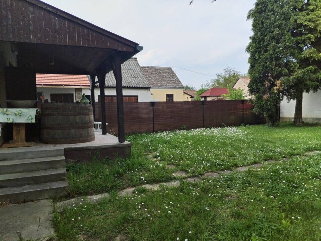 Eladó családi ház, Balatonszentgyörgyön 60.9 M Ft, 6 szobás