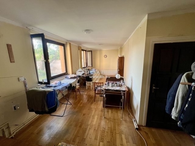 Eladó családi ház, Pécsett 177 M Ft, 6 szobás