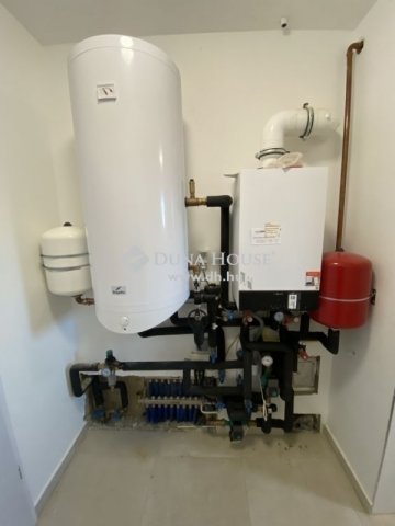 Eladó családi ház, Pécsett 150 M Ft, 4 szobás