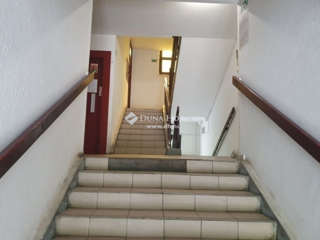 Eladó panellakás, Budapesten, III. kerületben 58.999 M Ft