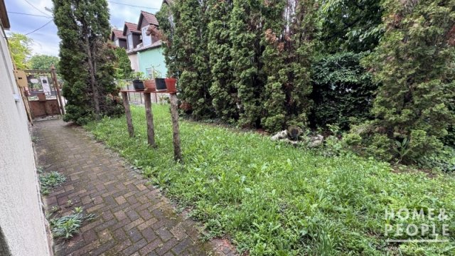 Eladó családi ház, Szegeden 69.999 M Ft, 2 szobás