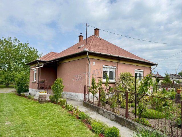 Eladó családi ház, Besenyőtelken 20.9 M Ft, 2 szobás