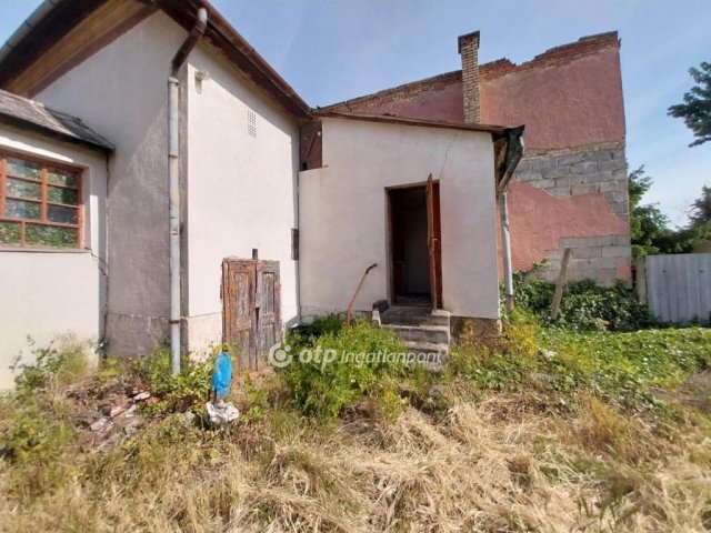Eladó családi ház, Nyíregyházán 26 M Ft, 1+1 szobás