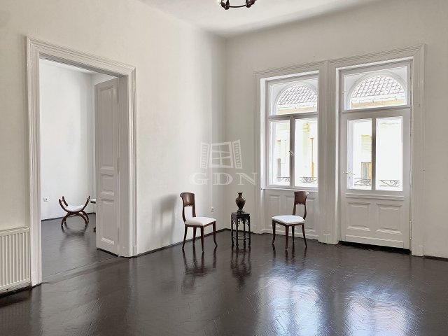 Kiadó téglalakás, albérlet, Budapesten, VI. kerületben