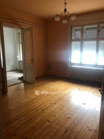 Eladó családi ház, Győrött 41.5 M Ft, 2 szobás