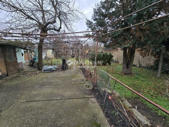 Eladó családi ház, Pécsett 39.9 M Ft, 4 szobás