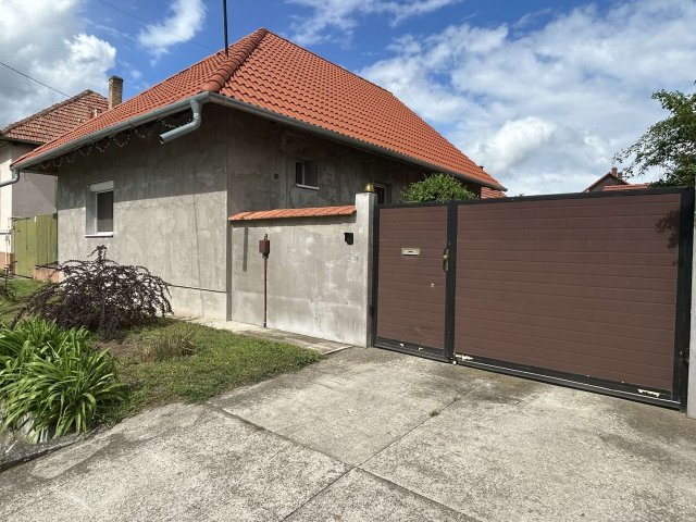 Eladó családi ház, Ceglédbercelen 63.9 M Ft, 3 szobás