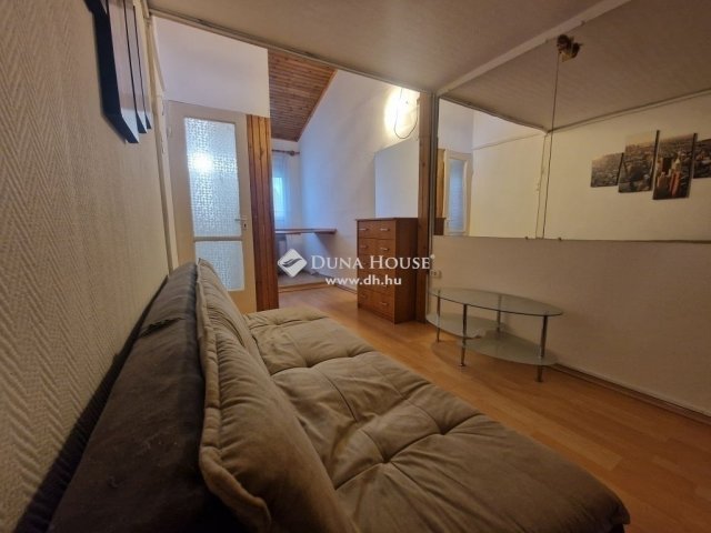 Eladó családi ház, Budapesten, XV. kerületben 49.9 M Ft