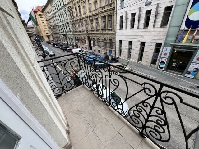 Eladó téglalakás, Budapesten, VI. kerületben 139 M Ft, 3 szobás