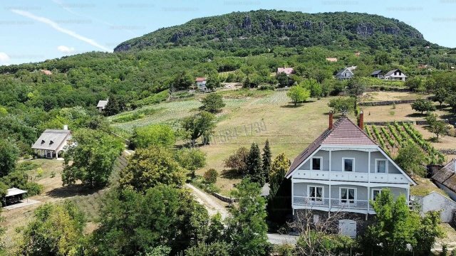 Eladó családi ház, Badacsonytördemicen 249 M Ft, 6 szobás